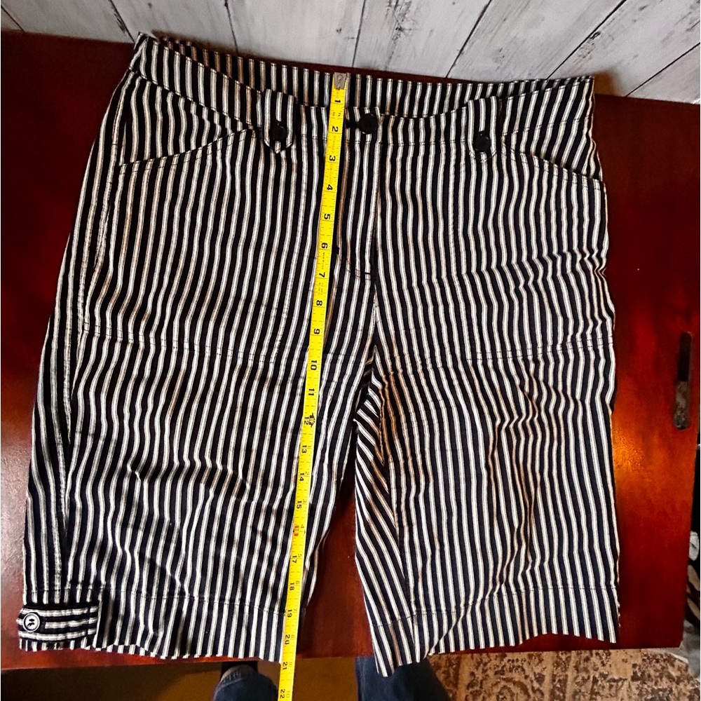 JONES NEW YORK SPORT | Bermuda Shorts B&W Stripes - Picture 4 of 7